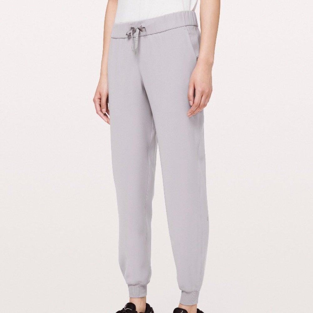 BRAND NEW* Lululemon On The Fly Jogger Woven